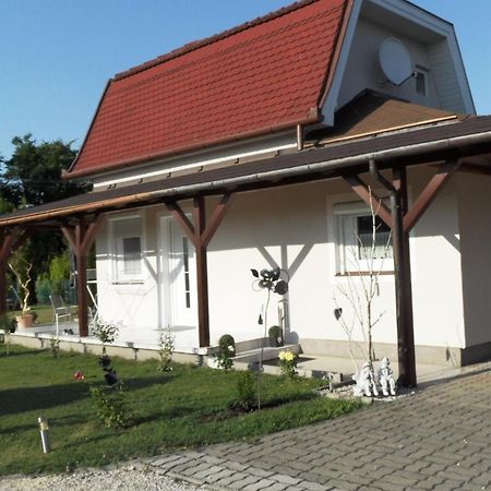 Ferienhaus Am Plattensee Balatonmáriafürdő المظهر الخارجي الصورة